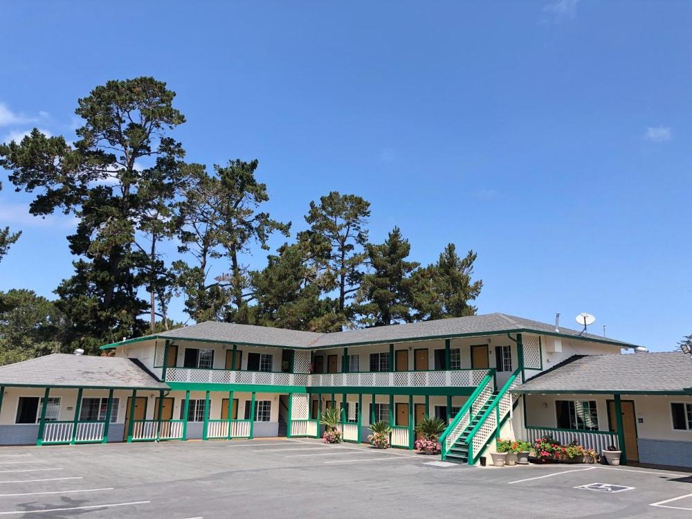 Monterey Pines Inn